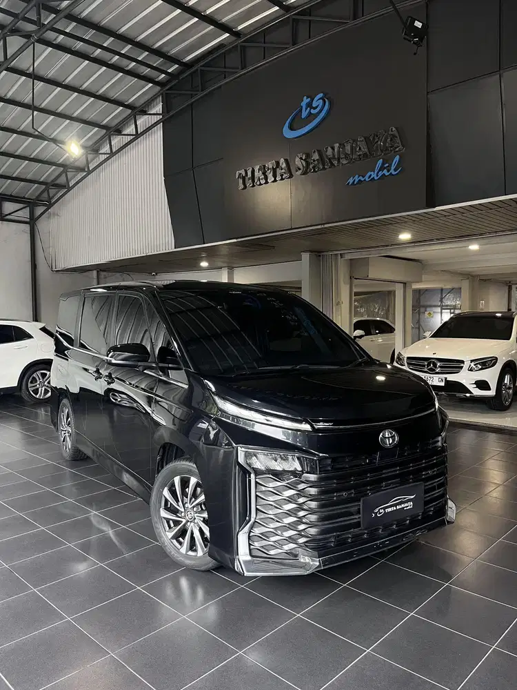 Toyota Voxy 2.0 AT KM 44 rb Facelift
