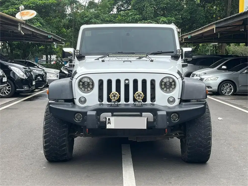TERMURAH!! JEEP WRANGLER SPORT 3.6 AT PUTIH 2014