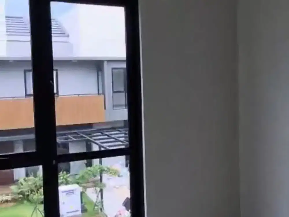 Disewakan rumah di Summarecon Crown Gading Cluster Regia (018)