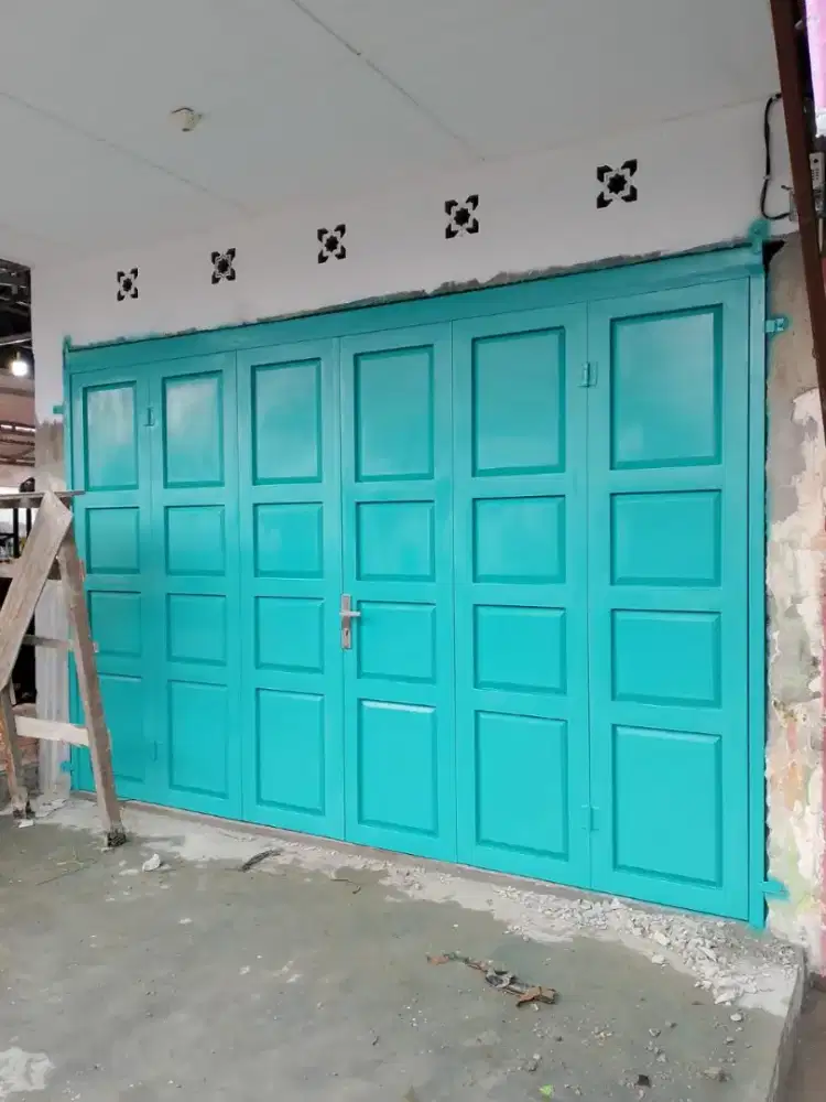 Pintu lipat tempahan