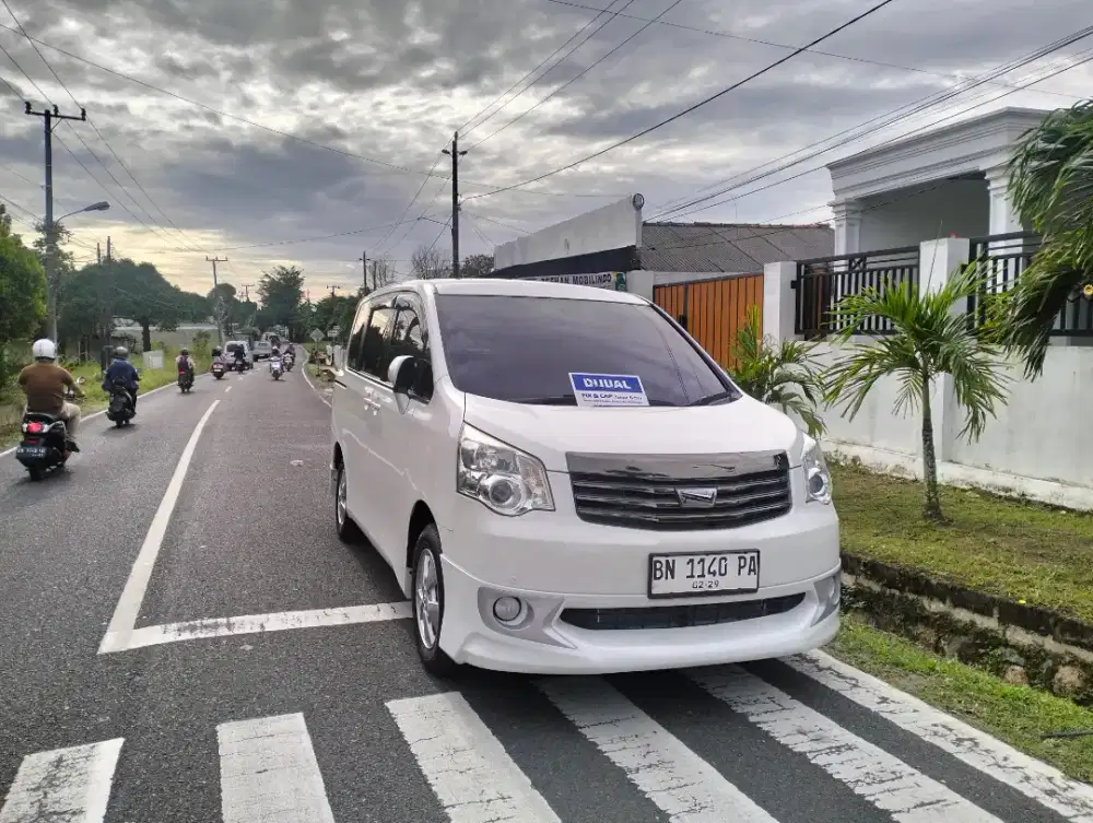 Toyota Nav 1 tahun 2013 V A/T
