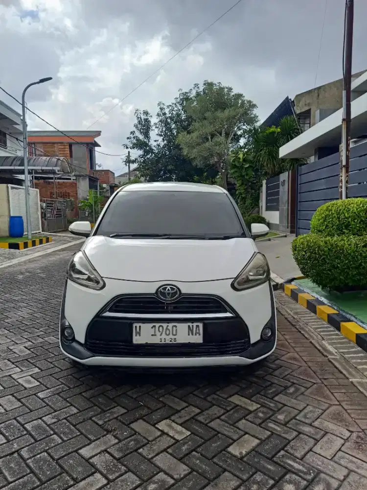 TOYOTA SIENTA V 1.5cc Metic cvt TH 2016