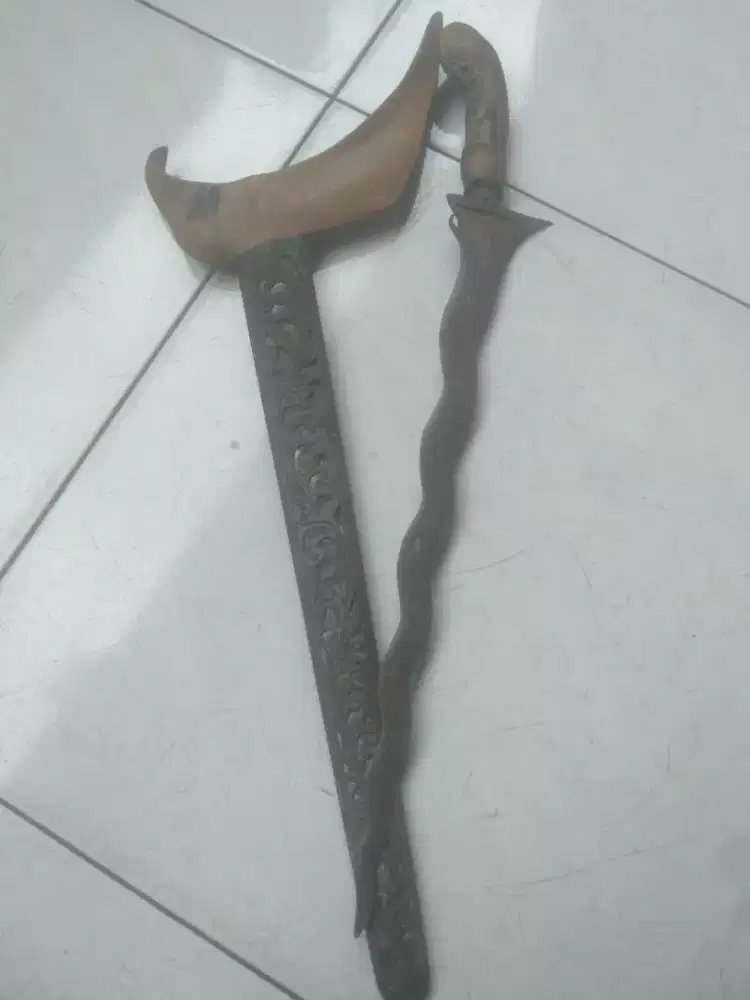 Keris bekas untuk pajangan