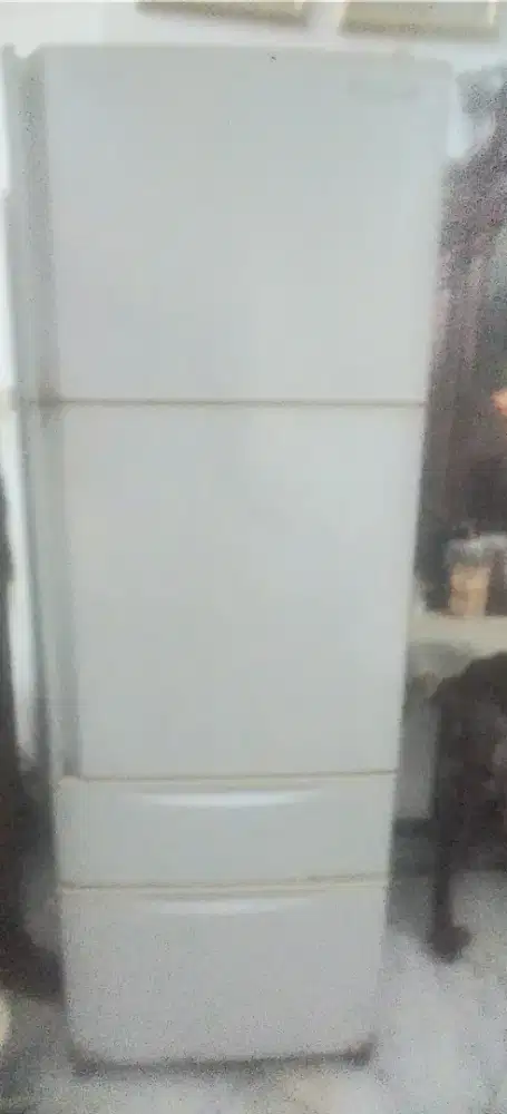 Kulkas MITSUBISHI Fuzzy MR-C364GY