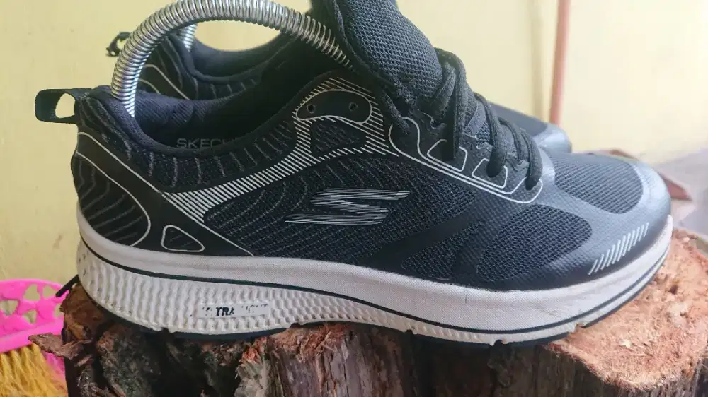 SKECHERS GORUN CONSISTENT AJIB