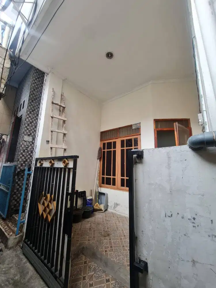 DIJUAL MURAH, RUMAH DI DAERAH PADEMANGAN BARAT