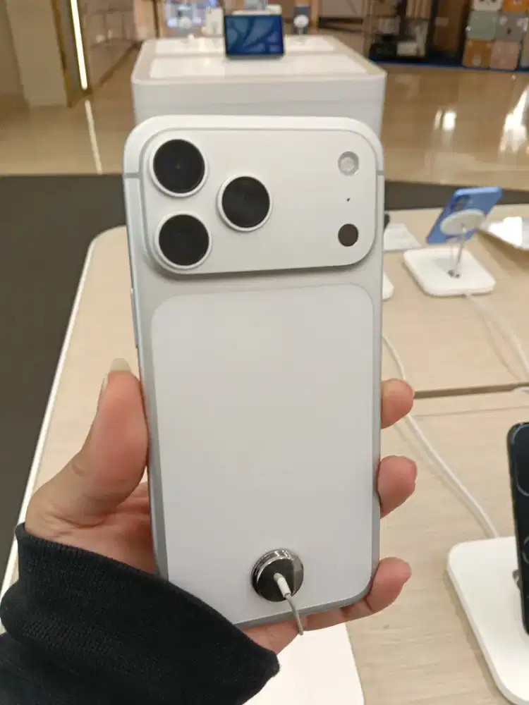 Kredit Iphone 17promax sliver 256gb hanya dengan KTP