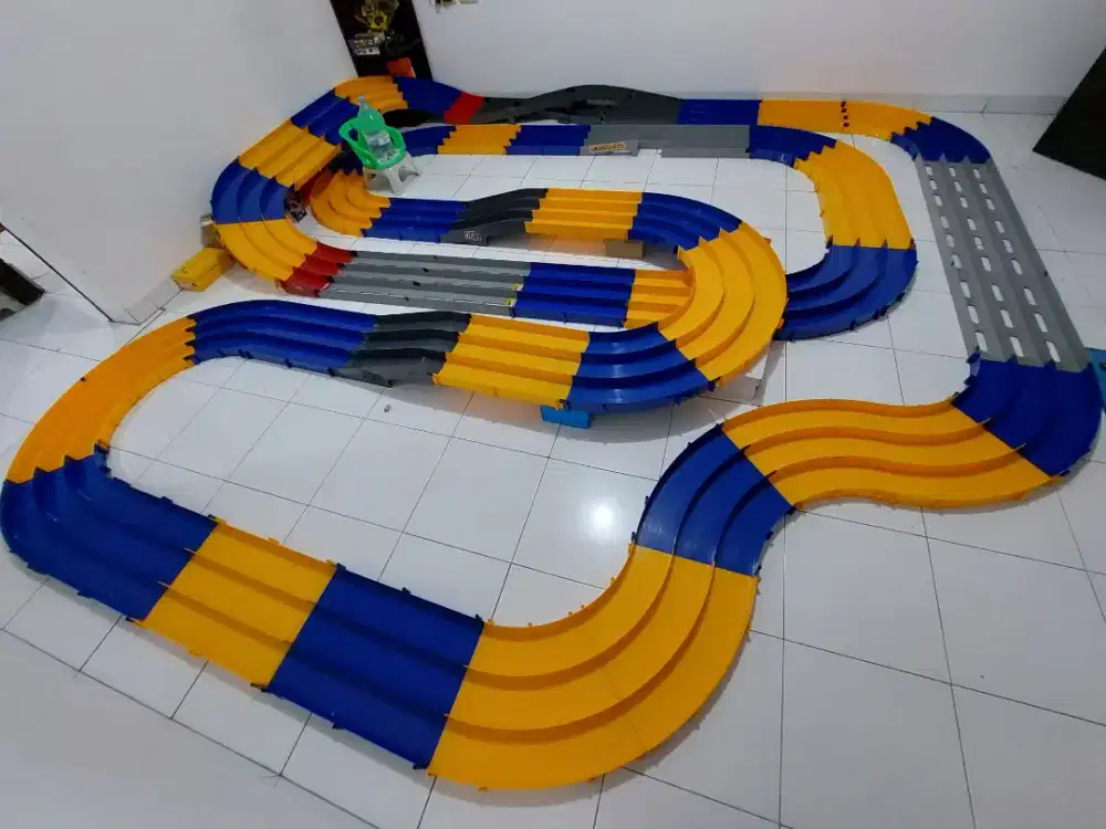 Track atau trek tamiya 3 jalur lane