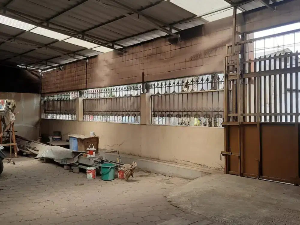 RUMAH LUAS LOKASI STRATEGIS TENGAH KOTA SIAP HUNI DI SRIWIJAYA BANDUNG