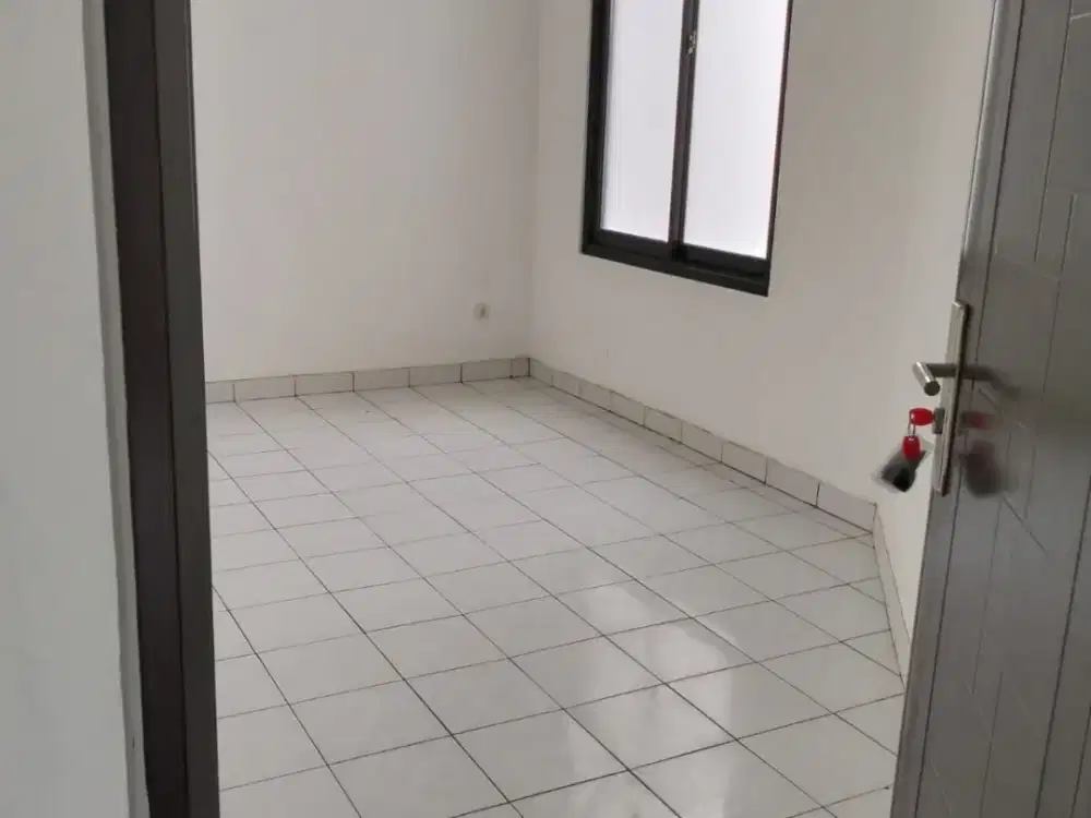 Fddg. Disewakan Rumah di Taman Beverly Lippo Cikarang