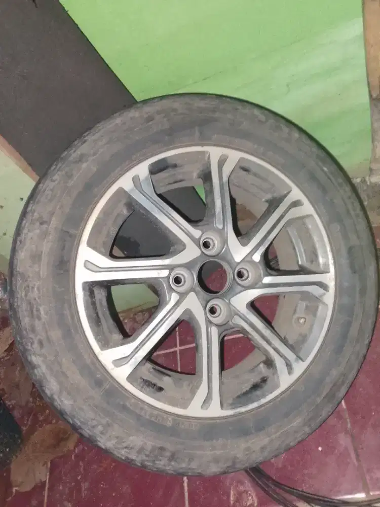Velg ring 14 mobil Sigra th 2018 original bawaan