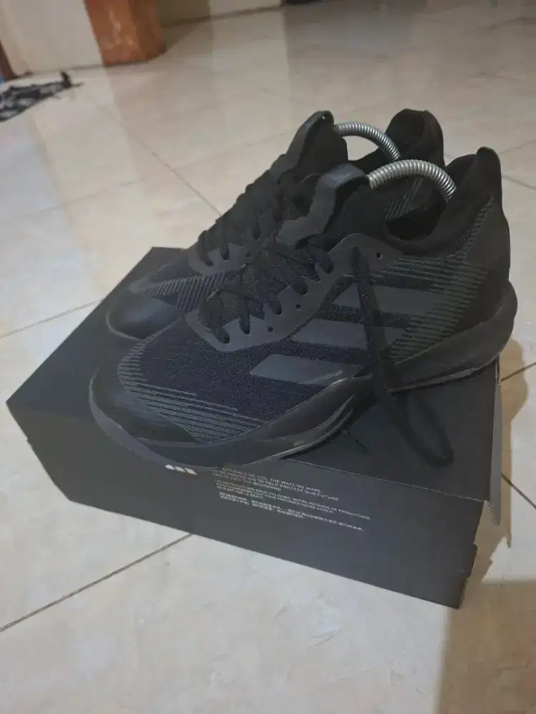 Sepatu adidas move gym