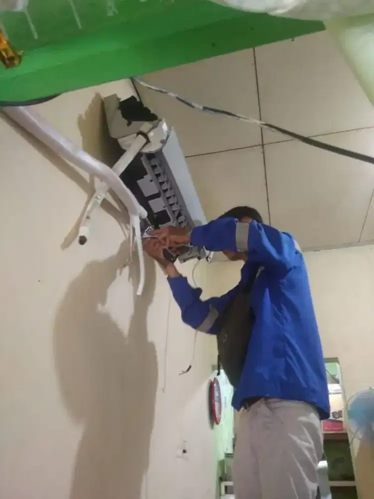 Jasa service AC bongkar pasang AC service kulkas bergaransi