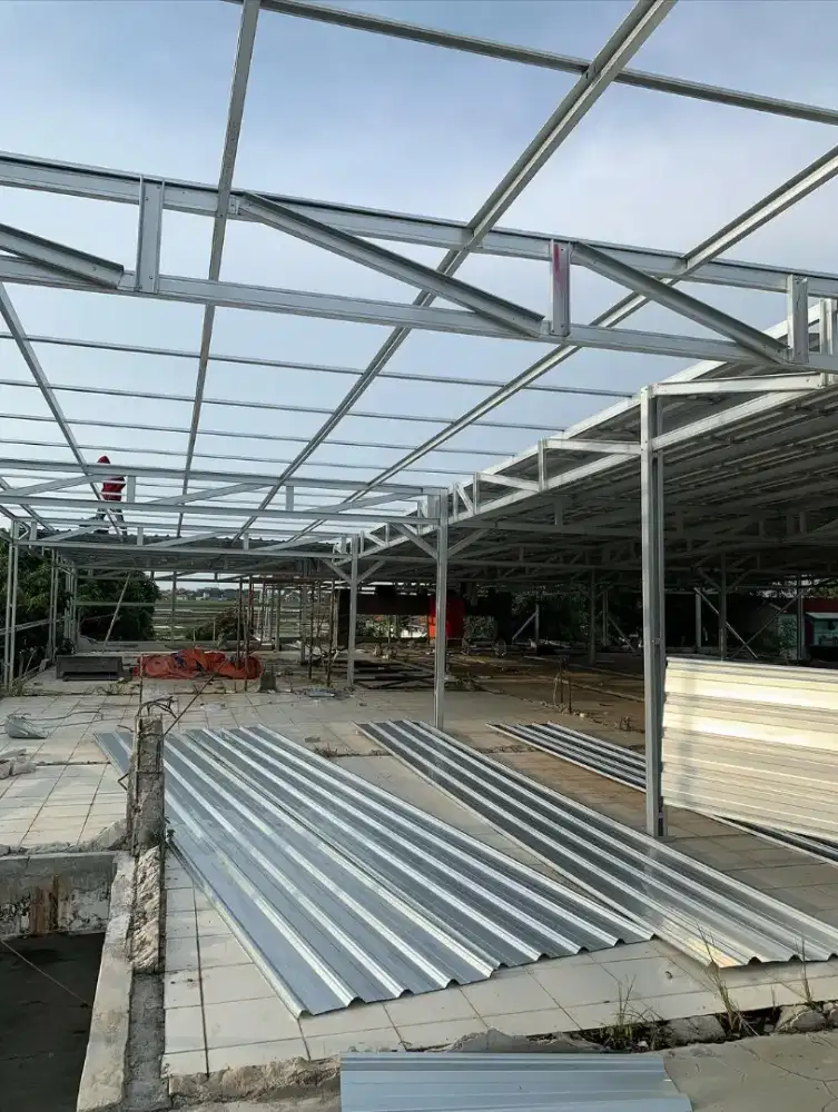 Pasang baja ringan atap spandek