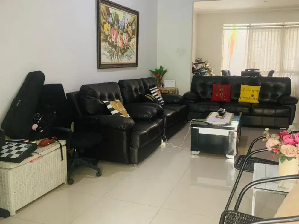 RUMAH BAGUS 2 LANTAI SEMI FURNISHED SIAP HUNI DI SETRA DAGO ANTAPANI BANDUNG