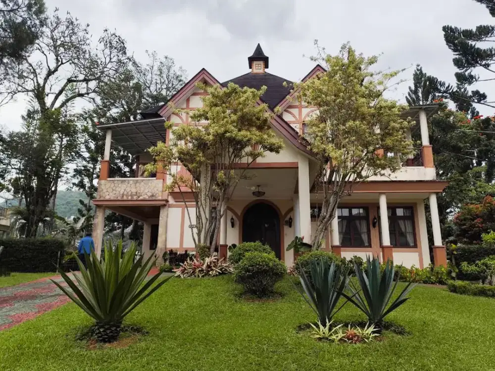 Villa Mewah 2 Lantai 800 M2 Siap Huni di Kota Bunga Cipanas