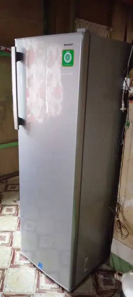 Dijual freezer ukuran paling tinggi 10rak no minus,siap pakai.