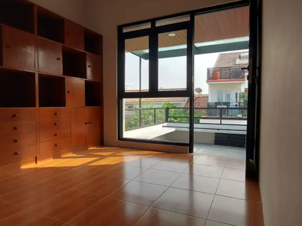 Dijual Rumah di Kota Baru Parahyangan Baru Renovasi