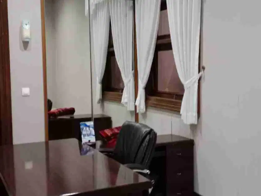 Di jual Rumah mewah dengan taman luas di  kawasan elit Tanjungsari  Antapani