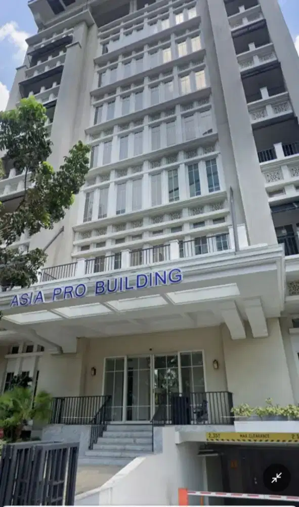 Membuka lowongan untuk posisi Sales dan Marketing