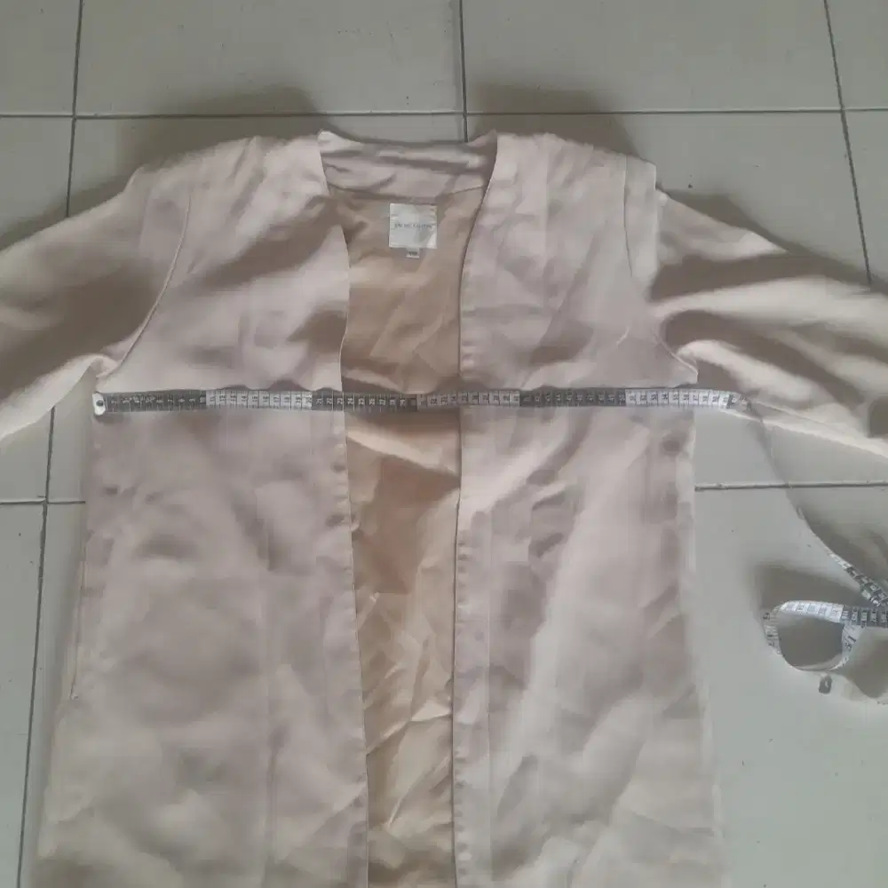 BLAZER WANITA CREM BEKAS