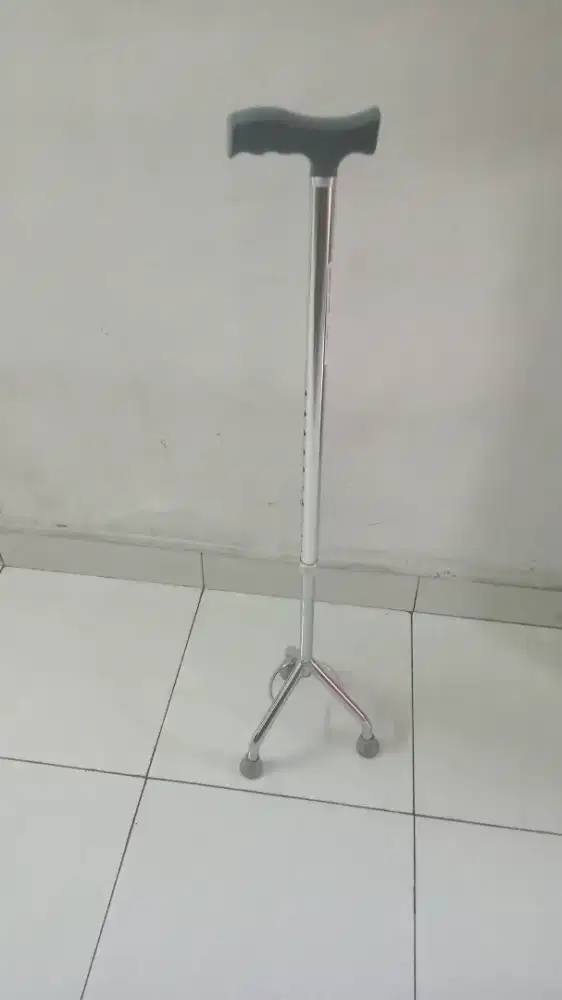 Tongkat pyramid Lansia kaki 3