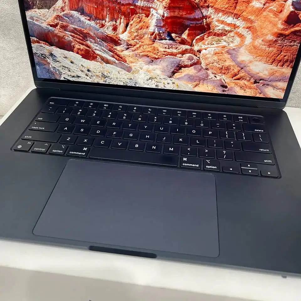 Macbook Air 15 inch, M2 2023 Fullset RAM 16GB SSD 1TB