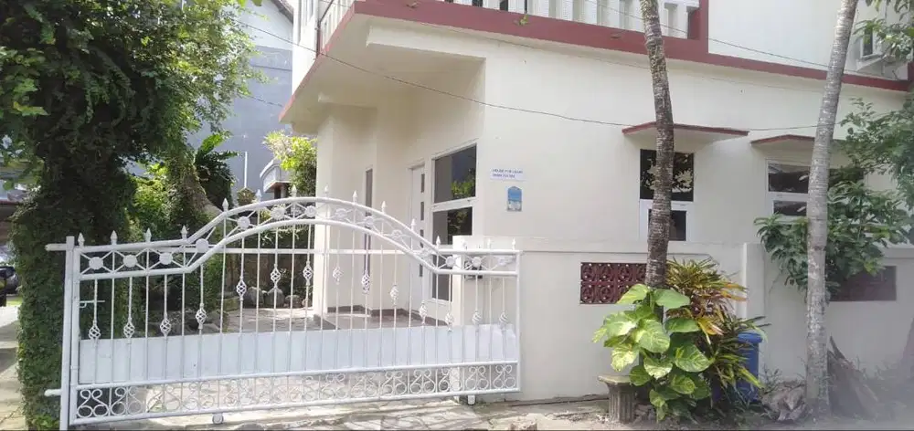 DISEWAKAN RUMAH 2 LANTAI LUAS - BISA RESIDENTIAL & OFFICE