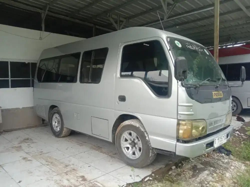 Isuzu elf nhr 55 minibus