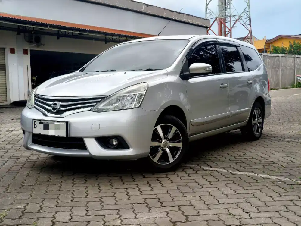 Nissan Grand Livina XV Manual Silver 2017