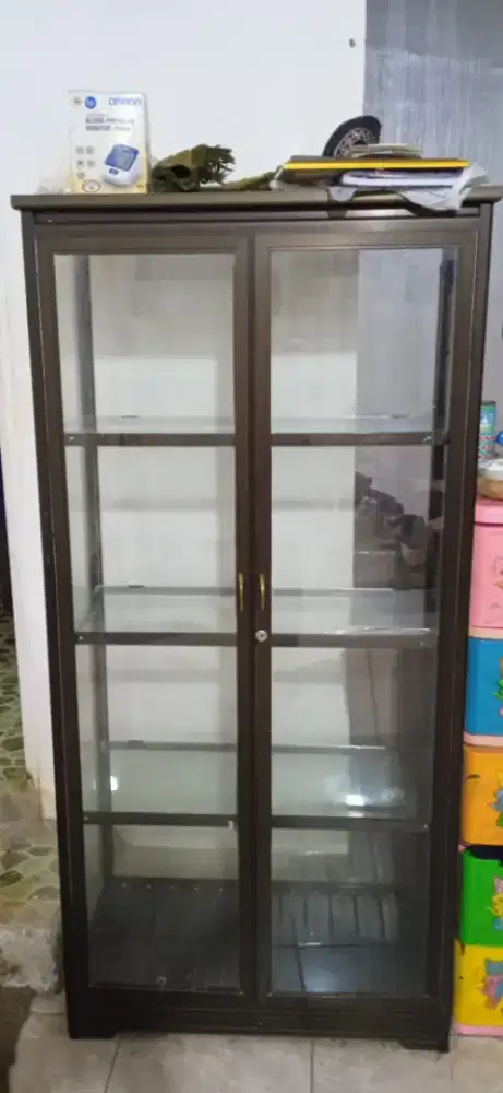 Dijual lemari etalase kaca