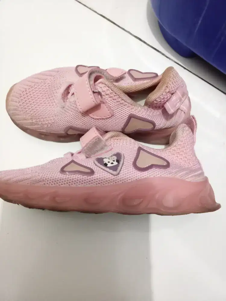 Jual cepat sepatu anak dan dewasa bekas