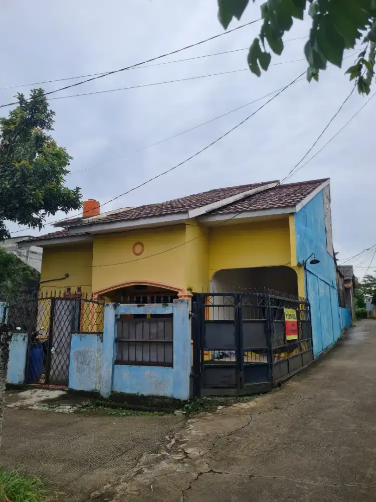 DIJUAL RUMAH 2 LANTAI TANAH LUAS