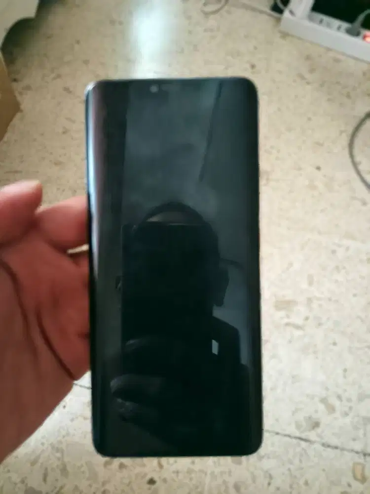 Huawei mate 20 pro ram 6/128 kondisi matot barang kali ada yang butuh