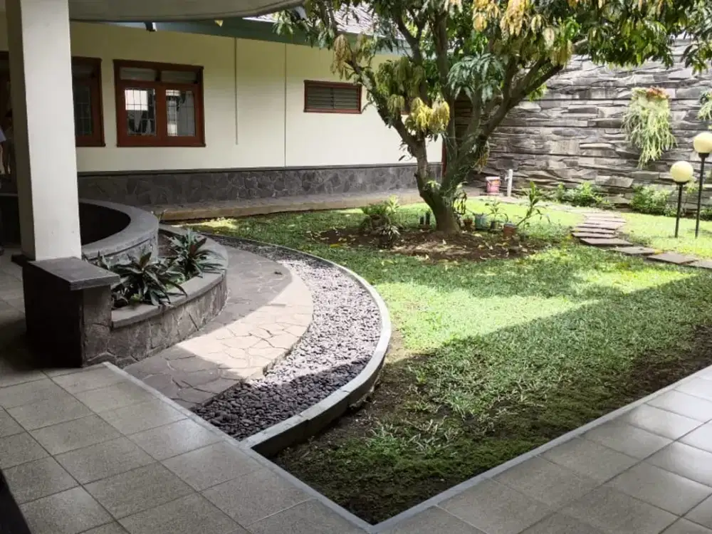 Rumah Classic Sangat Terawat di Sayap Riau