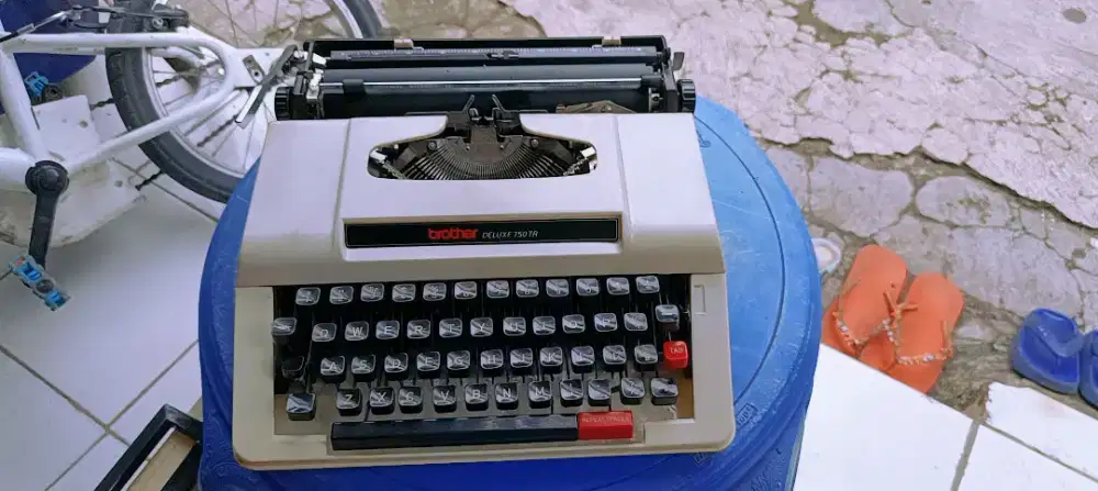 Mesin Tik Brother Deluxe 750 TR