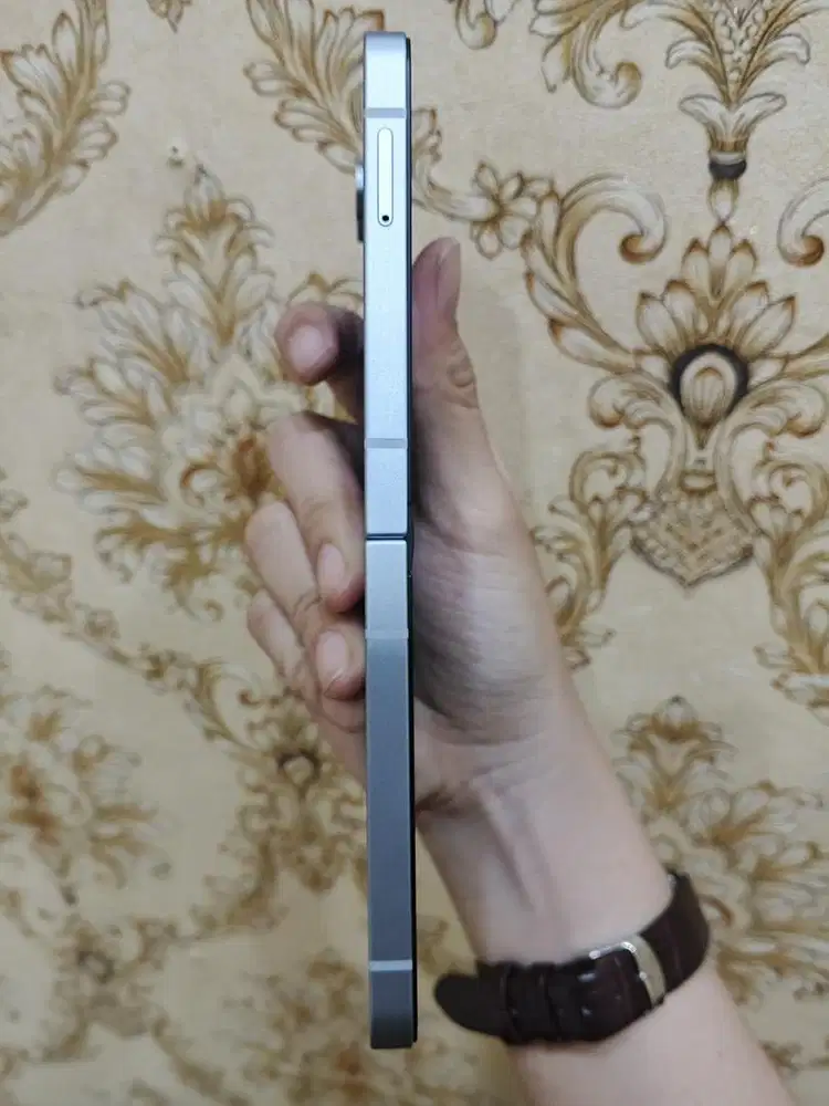 samsung z flip 6 ram 12/256gb like new