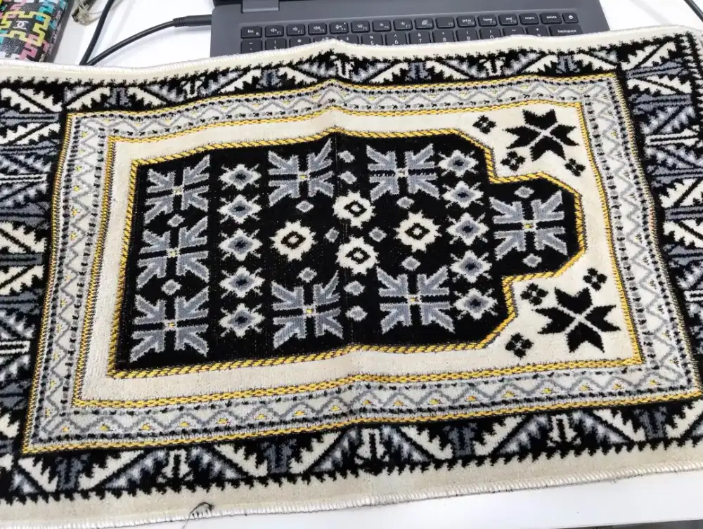 Sajadah kecil untuk anak