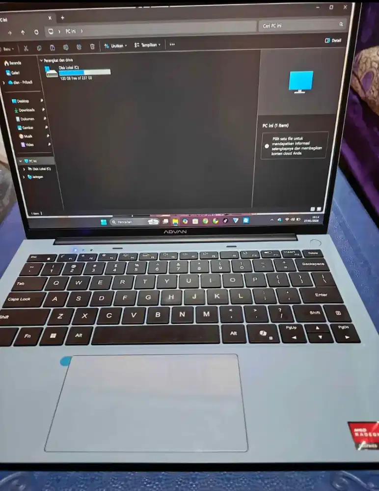 Laptop advan workmate di jual karna yg dbelikan tdk mau warna tersebut