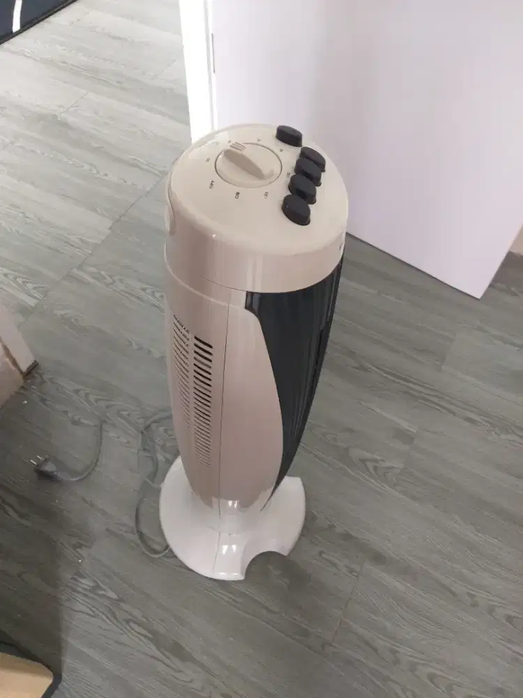 Kipas swing warna putih