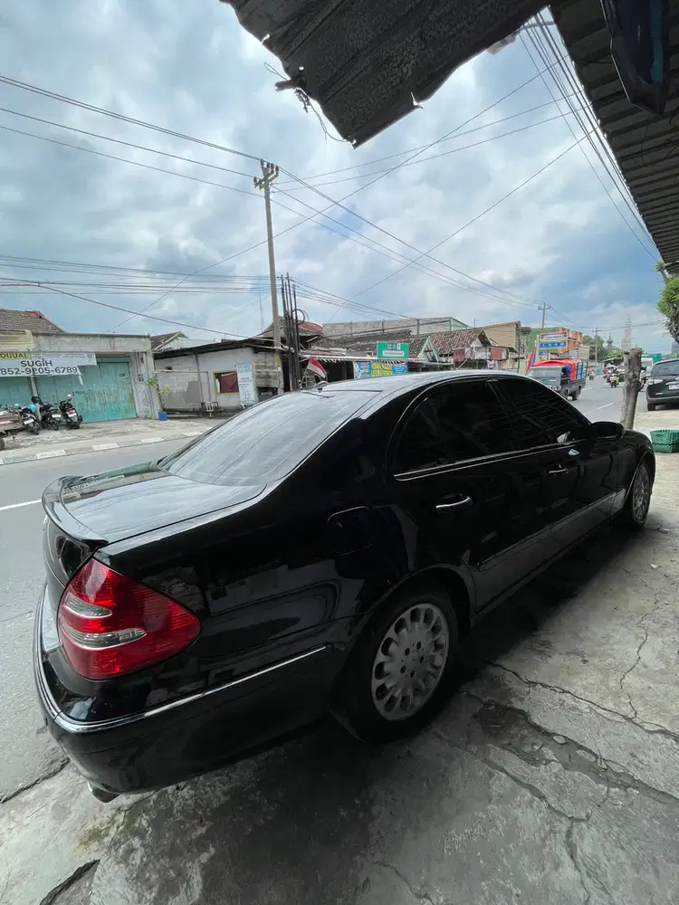 Mercedes-Benz E260 2004 Bensin