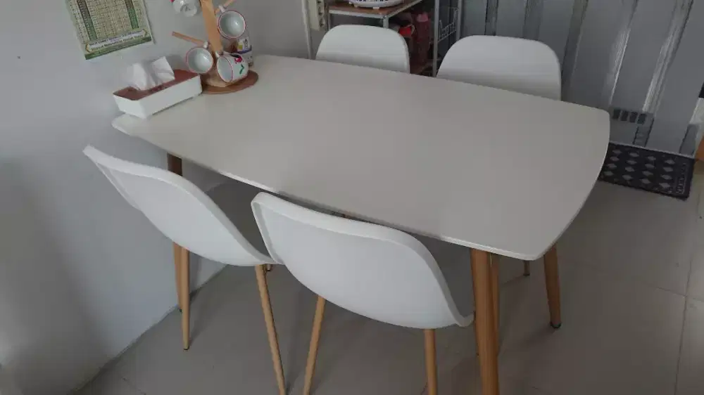 Meja putih informa set 4 kursi