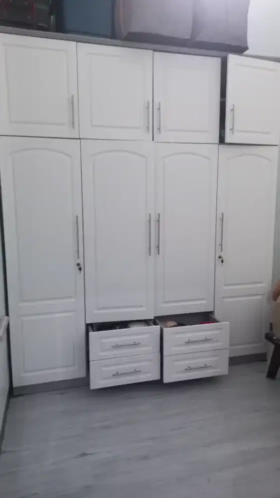 Lemari pakaian 4pintu dari offoliving