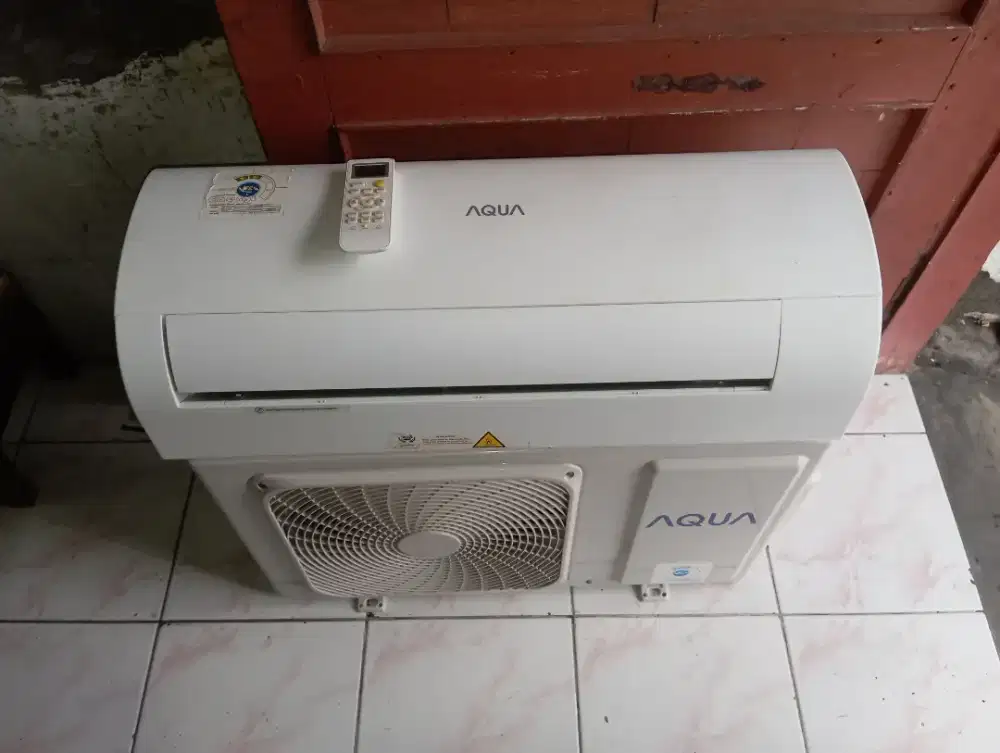 Ac AQUA 1/2 pk, like new