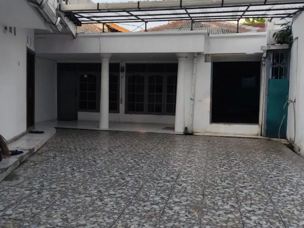 Dijual Rumah Tua di Kebun Raya Duri Kepa. Lokasi Strategis