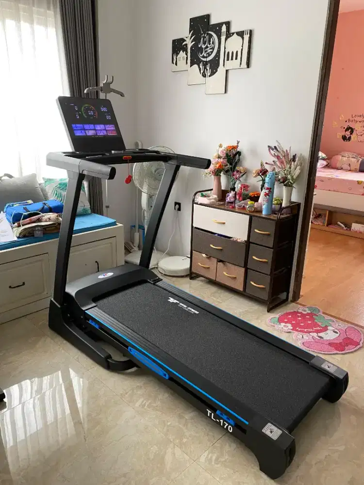 Promo bulan Ramadhan treadmill elektrik bonus Dumbble set