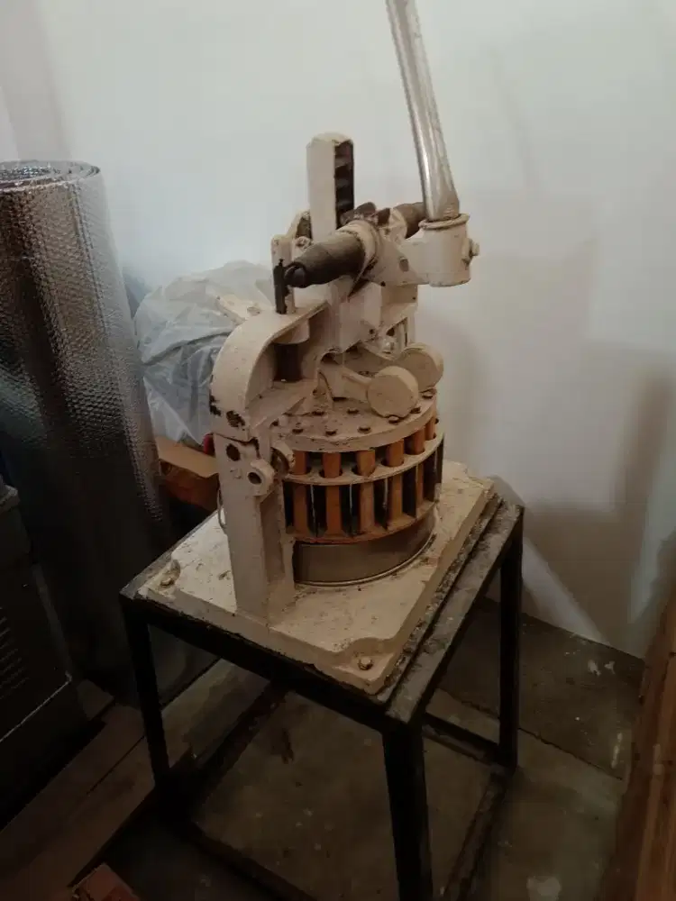 Pembagi adonan roti manual