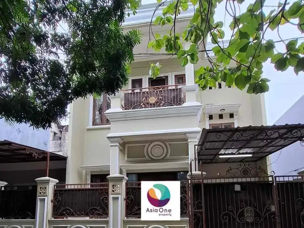 Disewakan Rumah dengan Private Kolam Renang di Perumahan Pondok Kelapa Jakarta Timur