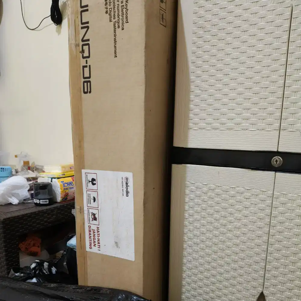 Roland Juno D6 Synth Synthesizer 61 Korg Yamaha Nord Kross Krome XPS