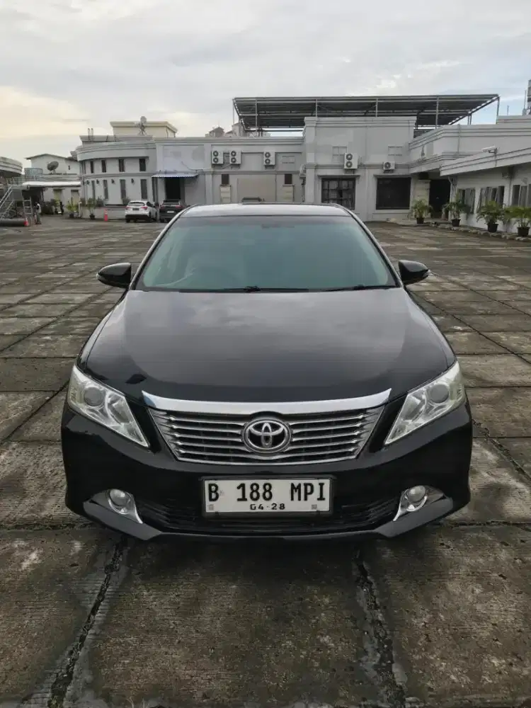 Camry V 2.5 tahun 2013 at km 86 ribu